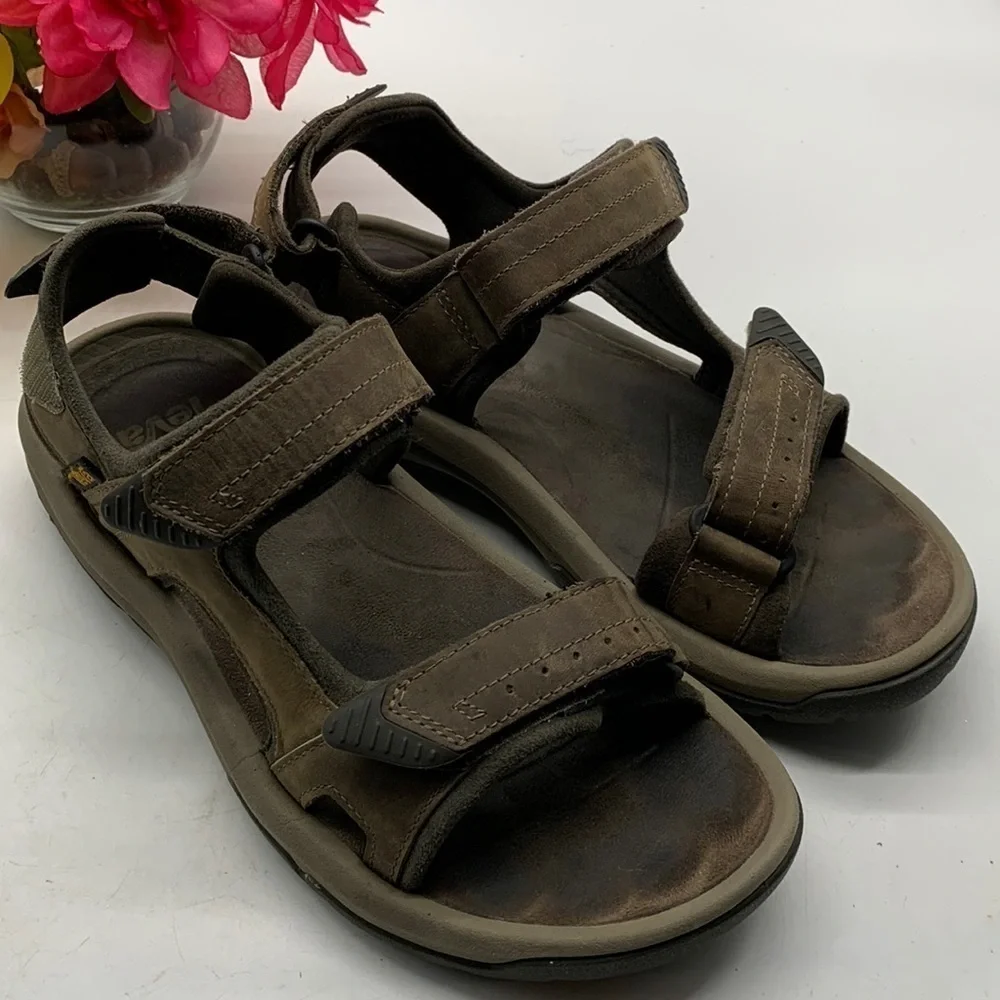 Teva Brown Leather Hiking Sport Sandals Sz 8. MS1332E